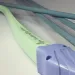 imagen de Conjunto de arco en verde pastel y morado con flechas de ventosa de 83 cm 3