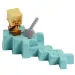 imagen de Minecraft: Revelar minifigura de marinero rubio dorado en caja en forma de espada amarilla - Mattel 2