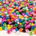 imagen de PlayBox: Paquete de 1000 cuentas de colores en forma de cilindro 1
