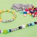 imagen de PlayBox: Paquete de 1000 cuentas de letras mini enhebrables 2